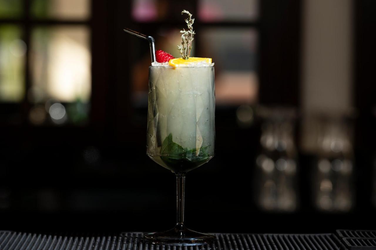 Barcelo Al Jaddaf, Dubai Hotell Eksteriør bilde Cocktail