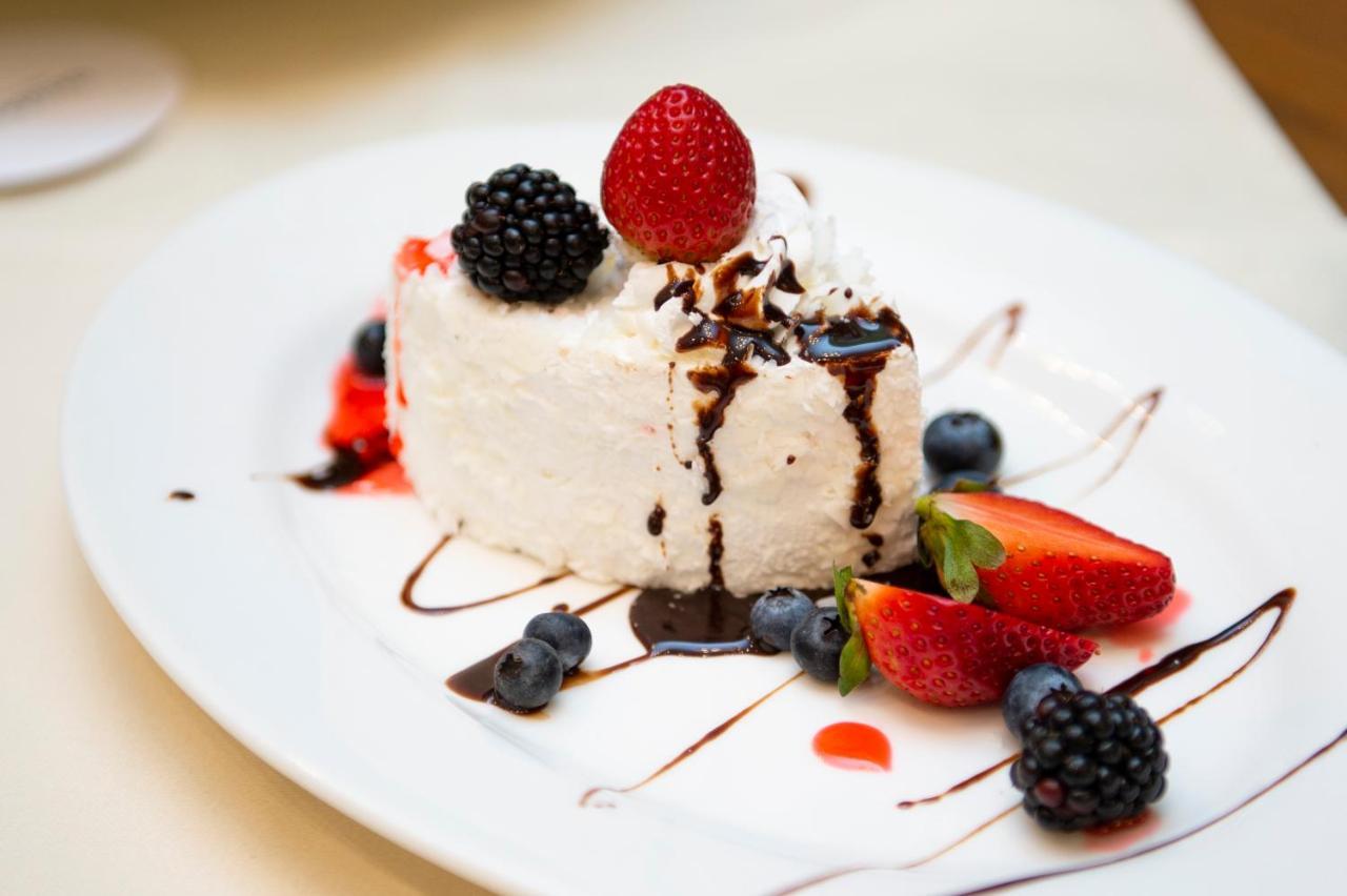 Barcelo Al Jaddaf, Dubai Hotell Eksteriør bilde A dessert